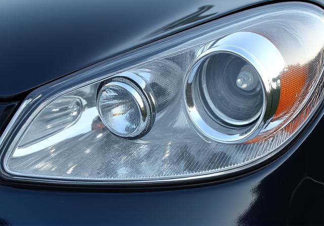 복원 작업 후 맑고 투명해진 헤드라이트
